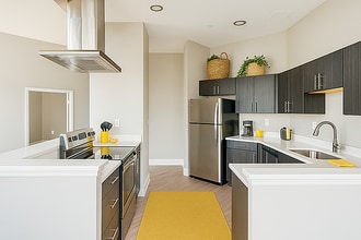 Riverfront Towers in Detroit, MI - Building Photo - Building Photo