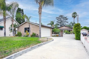 326 N Naomi St in Burbank, CA - Building Photo