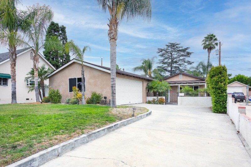 326 N Naomi St in Burbank, CA - Foto de edificio