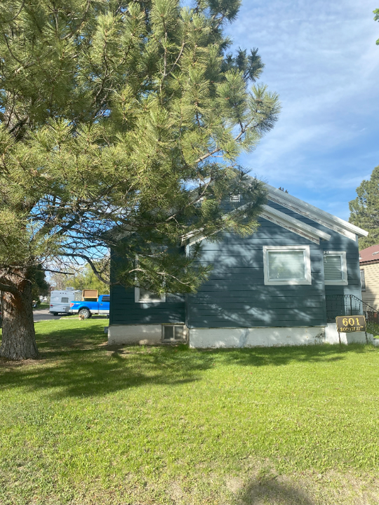 601 S 11th St in Livingston, MT - Building Photo