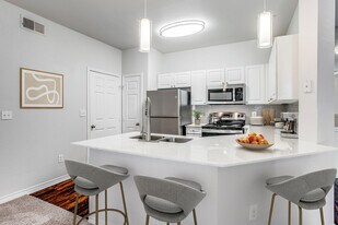 Halston on Frankford in Dallas, TX - Building Photo