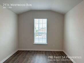 2934 Wentwood Run in San Antonio, TX - Foto de edificio - Building Photo