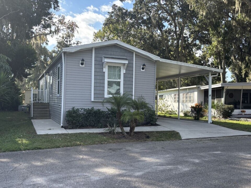 16 Glen Cove Ct in Daytona Beach, FL - Building Photo