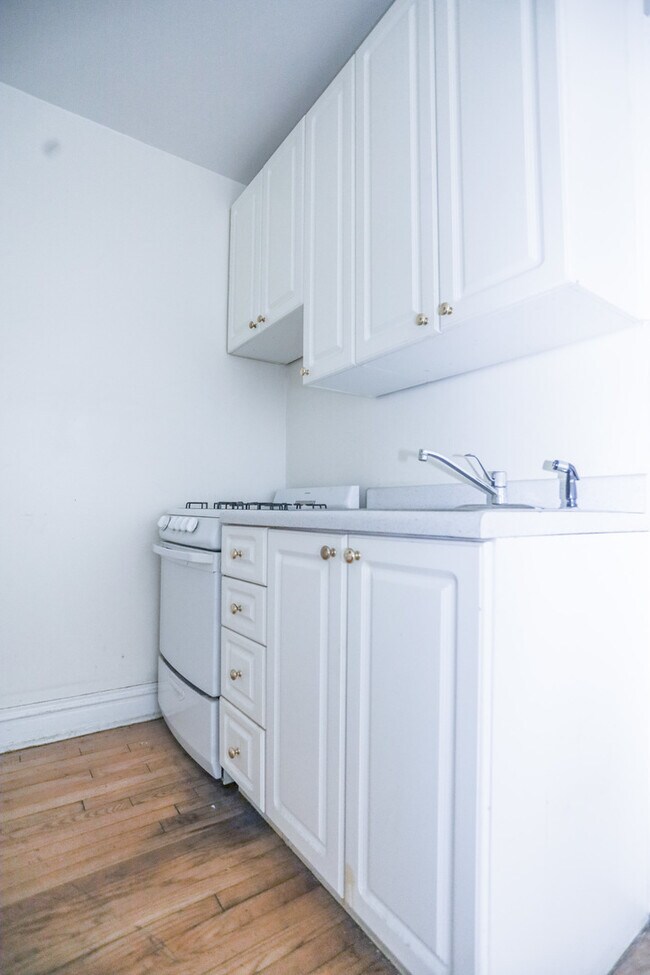 658 W Oakdale Ave-Unit -1C in Chicago, IL - Foto de edificio - Building Photo