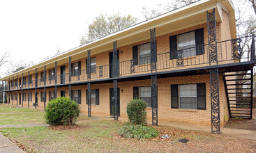 Woodlawn Manor in Tuscaloosa, AL - Foto de edificio - Building Photo