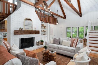 8303 N River Oaks Ct in Tampa, FL - Building Photo - Building Photo