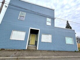 712 W Fourth Plain Blvd in Vancouver, WA - Building Photo