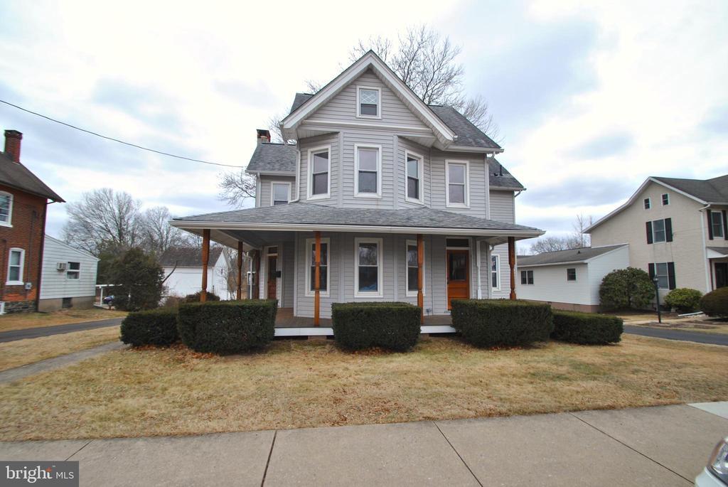 336 E Walnut St in Perkasie, PA - Building Photo