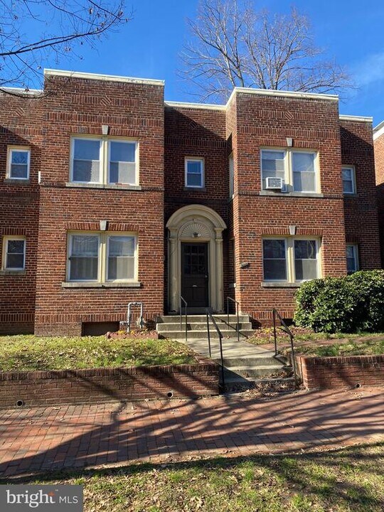 904 5th St NE in Washington, DC - Foto de edificio