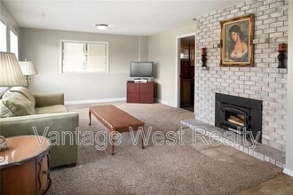 2450 Collingwood Rd in West Kelowna, BC - Building Photo - Building Photo
