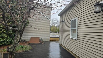 15 Lafayette Terrace, Unit B in North Hampton, NH - Building Photo - Building Photo