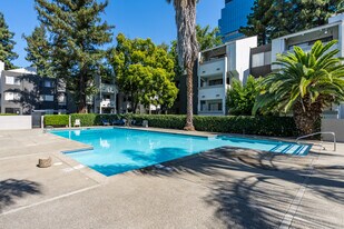 Governor's Square Apartments in Sacramento, CA - Building Photo