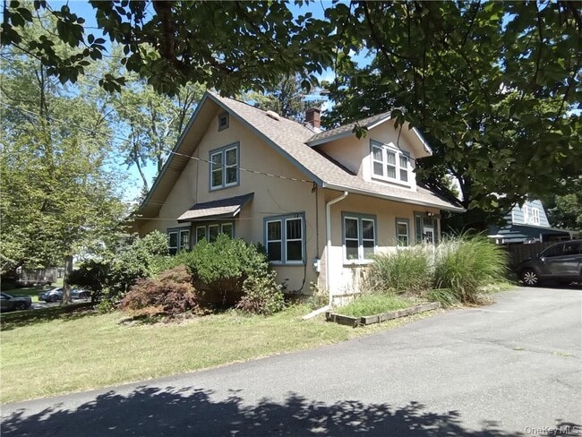 25 Van Orden Ave