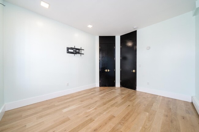 541 Newark Ave in Jersey City, NJ - Building Photo - Building Photo