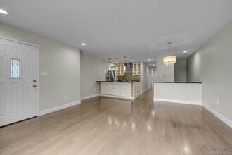 2-41 Oak Park Dr in Queens, NY - Building Photo - Building Photo