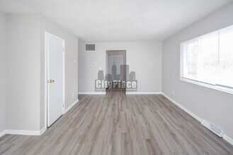 2412 N Lesley Ave in Indianapolis, IN - Building Photo - Building Photo