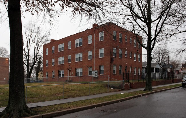 3222 E St SE in Washington, DC - Foto de edificio - Building Photo