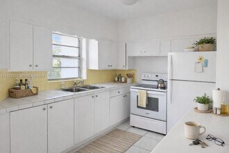 345 Beacom Blvd in Miami, FL - Building Photo - Building Photo