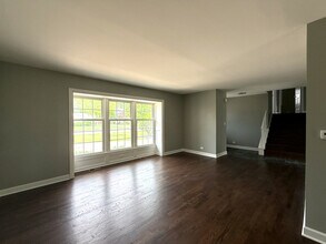 1807 S Surrey Ridge Dr in Arlington Heights, IL - Building Photo - Building Photo