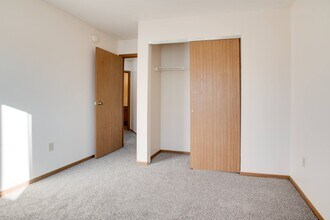 Dock 9 Apartments in Fargo, ND - Foto de edificio - Building Photo