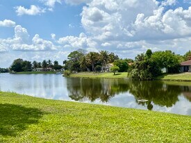 12752 Westhampton Cir in Wellington, FL - Building Photo