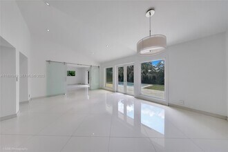 850 N Venetian Dr in Miami Beach, FL - Building Photo - Building Photo
