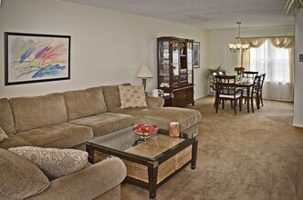 19 Woodward Ln in Basking Ridge, NJ - Foto de edificio - Building Photo