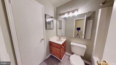 6008 Chestnut Hollow Ct in Centreville, VA - Building Photo - Building Photo