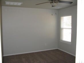11719 Surrey Hills Blvd in Yukon, OK - Building Photo - Building Photo