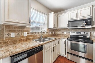 2851 W Redstone Dr in Fayetteville, AR - Building Photo - Building Photo