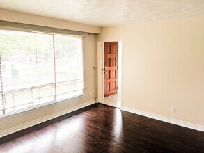 32 Durrington Crescent in Toronto, ON - Building Photo - Building Photo