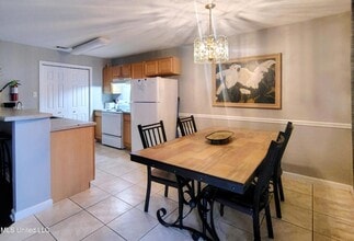 5080 Gautier Vancleave Rd, Unit E7 in Gautier, MS - Building Photo - Building Photo