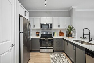 Elan at Bluffview in Dallas, TX - Foto de edificio - Building Photo