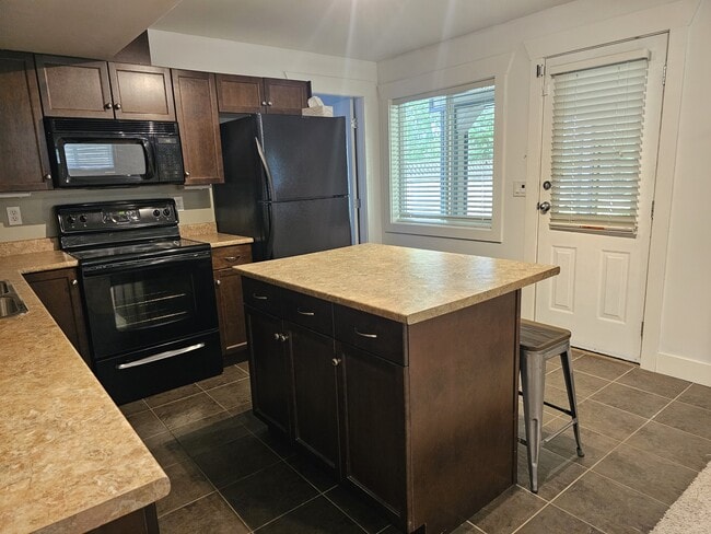 47335 Brewster Pl in Chilliwack, BC - Building Photo - Building Photo