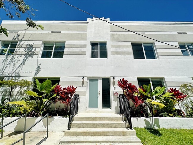 1556 Euclid Ave in Miami Beach, FL - Building Photo - Building Photo