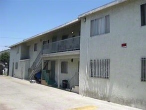 1922-1928 E 120th St in Los Angeles, CA - Building Photo - Building Photo