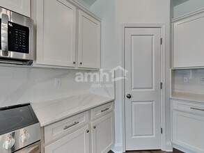 1334 Soapstone Rd in Dacula, GA - Foto de edificio - Building Photo