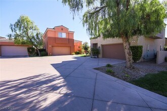644 Chase Tree St in Las Vegas, NV - Building Photo - Building Photo