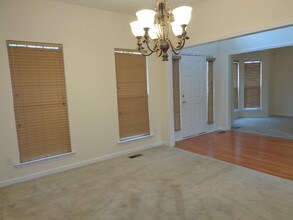 7329 Sugarloaf Dr in Nashville, TN - Foto de edificio - Building Photo