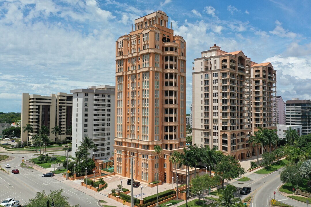 Segovia Tower in Coral Gables, FL - Building Photo