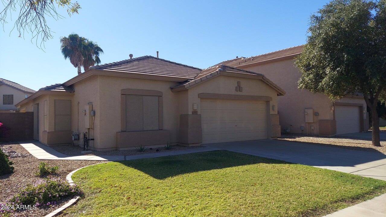 9347 W Deanna Dr in Peoria, AZ - Building Photo