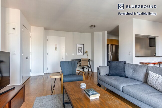 235 W 48th St in New York, NY - Building Photo - Building Photo