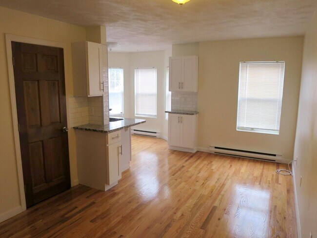 12 Winter St, Unit 1 in Somerville, MA - Building Photo - Building Photo