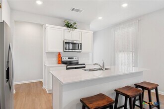 149 Cutleaf in San Marcos, TX - Foto de edificio - Building Photo