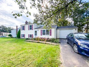 1259 Magnolia Ln in Herndon, VA - Building Photo - Building Photo