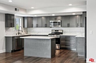 819 E La Palma Dr in Inglewood, CA - Building Photo - Building Photo