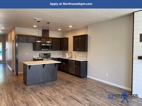 7816 Phaedra Ln in White City, OR - Foto de edificio - Building Photo