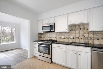 49 Brambling Ln in Voorhees Township, NJ - Building Photo - Building Photo