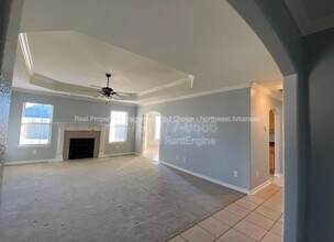 320 Beasley Dr in Centerton, AR - Foto de edificio - Building Photo