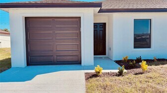 240 Organ St in Punta Gorda, FL - Building Photo